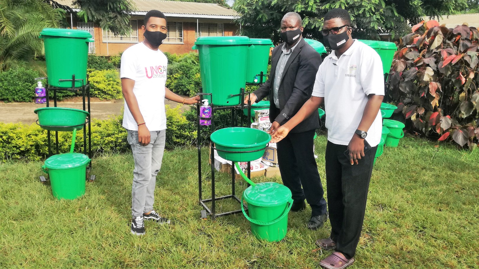 Unicaf University in Malawi joins the effort to fight Covid-19 by donating sanitising equipment to Likuni Boy’s Secondary School