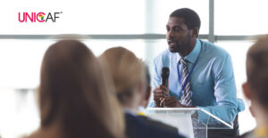 Maîtriser l’art de parler en public : Conseils pour des présentations en toute confiance